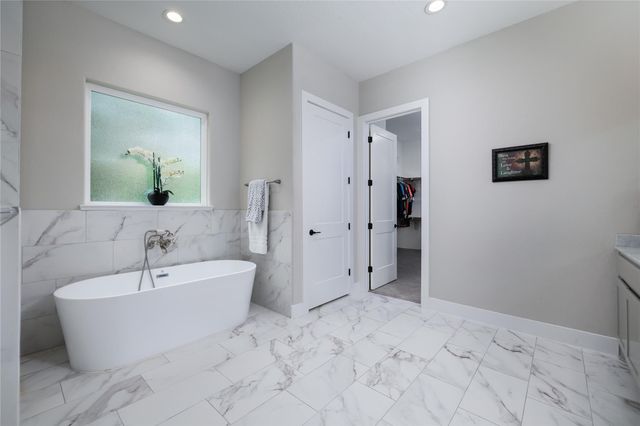 7070 Racehorse Drive, Waller, TX 77484