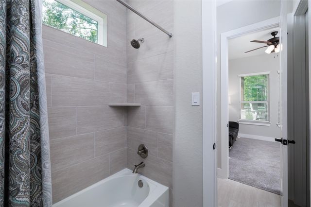 7070 Racehorse Drive, Waller, TX 77484