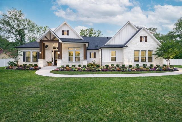 7070 Racehorse Drive, Waller, TX 77484