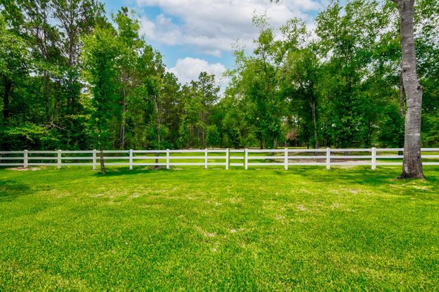 7070 Racehorse Drive, Waller, TX 77484