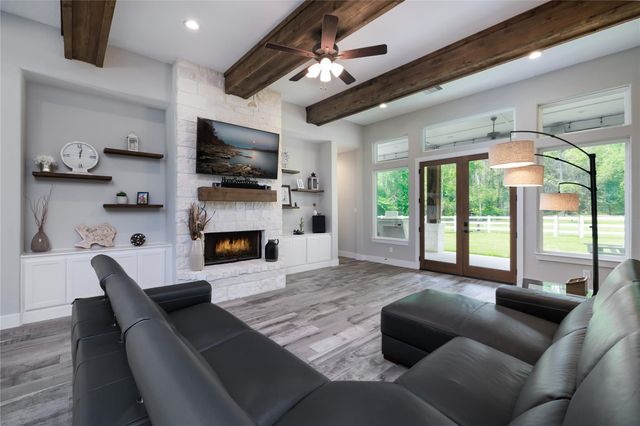 7070 Racehorse Drive, Waller, TX 77484