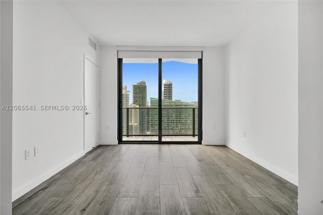 55 SW 9th St 3504, Miami, FL 33130