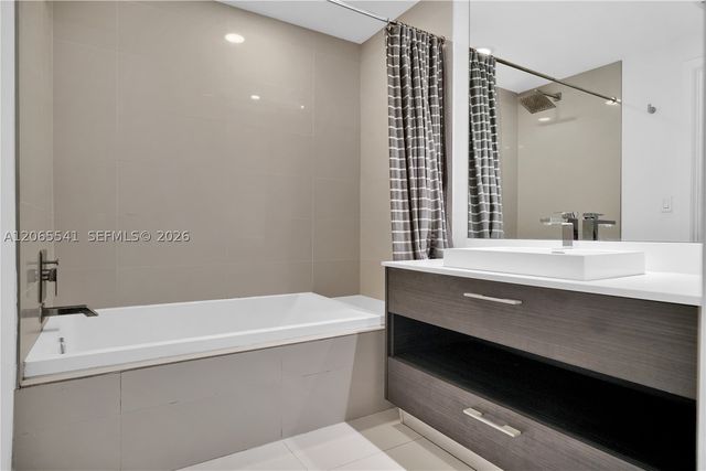 55 SW 9th St 3504, Miami, FL 33130