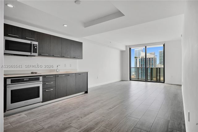 55 SW 9th St 3504, Miami, FL 33130