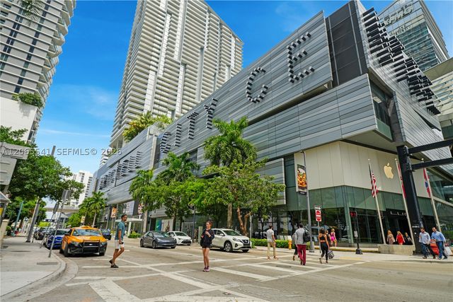55 SW 9th St 3504, Miami, FL 33130