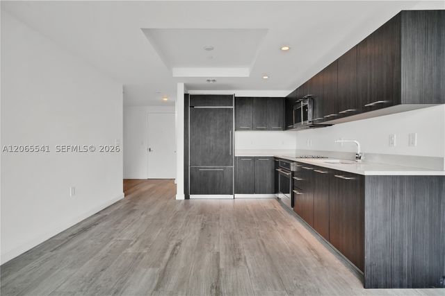 55 SW 9th St 3504, Miami, FL 33130