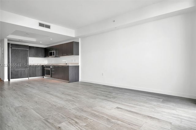 55 SW 9th St 3504, Miami, FL 33130