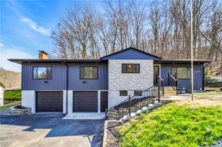 757 Old Narrows Run Rd, Moon/crescent Twp, PA 15108