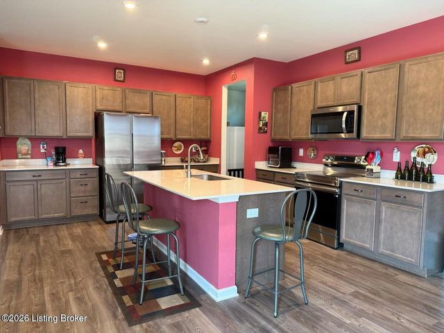 3718 Creekstone Bluff Blvd, La Grange, KY 40031