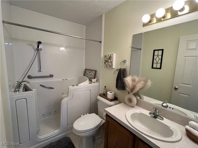 3510 E Prescott Circle, Cuyahoga Falls, OH 44223