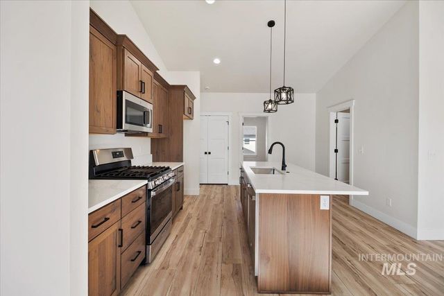 1011 23rd Ave E, Jerome, ID 83338