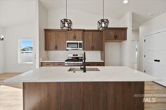 1011 23rd Ave E, Jerome, ID 83338