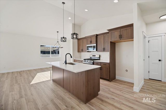 1011 23rd Ave E, Jerome, ID 83338