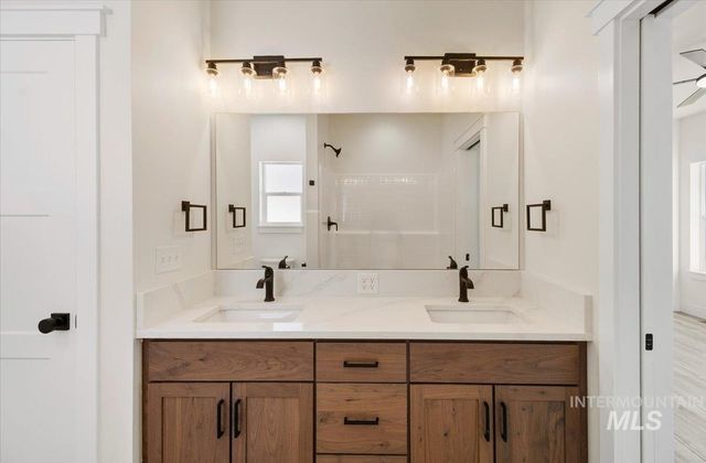 1011 23rd Ave E, Jerome, ID 83338