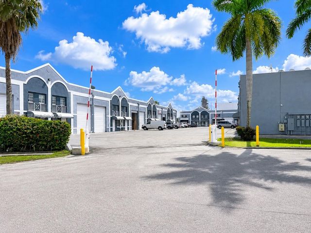 10680 NW 123rd St Rd 104, Medley, FL 33178