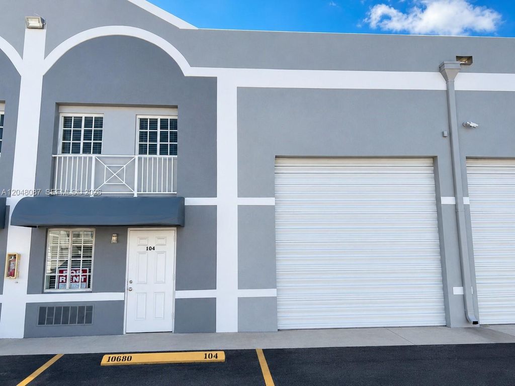 10680 NW 123rd St Rd 104, Medley, FL 33178
