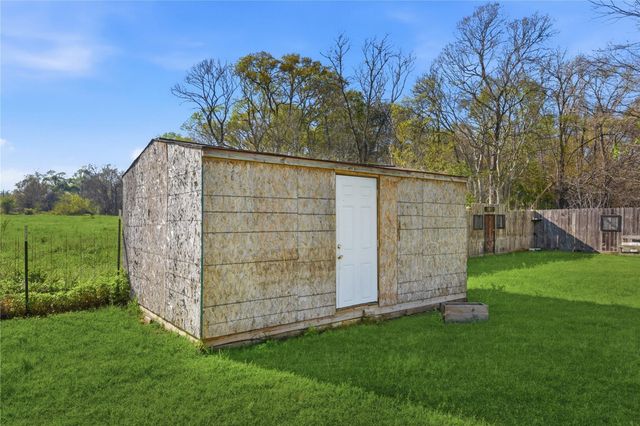 88 County Road 1333, Liberty, TX 77575