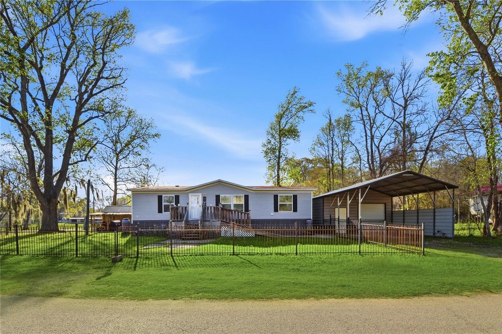 88 County Road 1333, Liberty, TX 77575