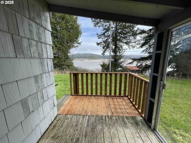 91671 NORTH BANK Ln, Coquille, OR 97423