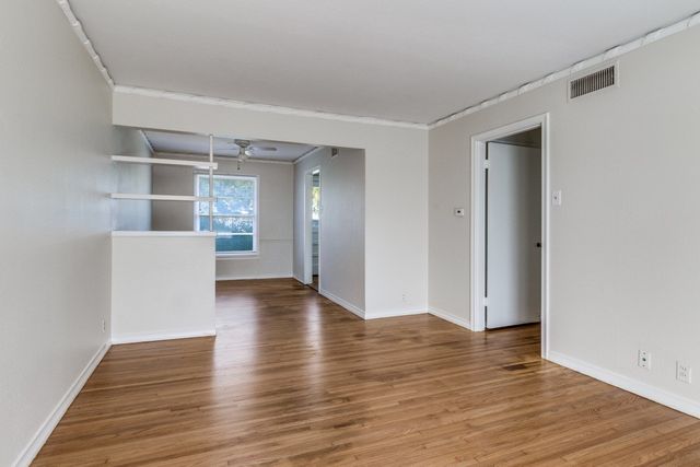 3227 San Vicente Avenue, Dallas, TX 75228