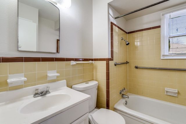 3227 San Vicente Avenue, Dallas, TX 75228