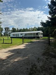 1652 County Road 2060, Hull, TX 77564