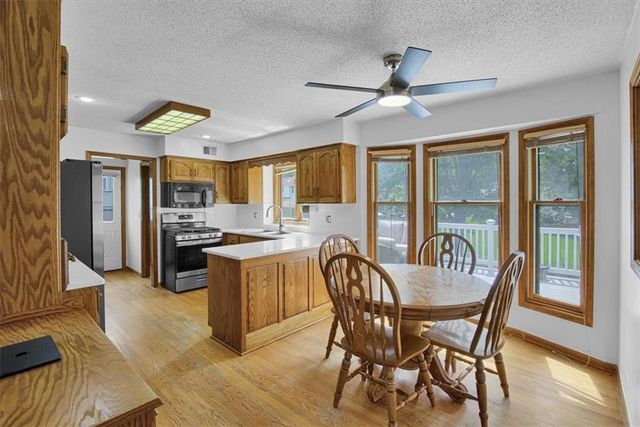 8020 N Flora Avenue, Kansas City, MO 64118