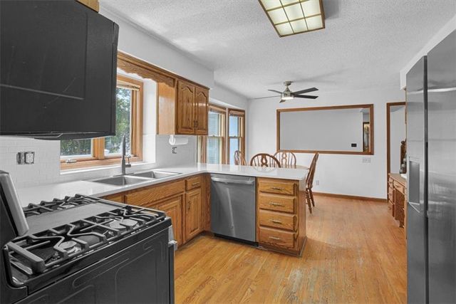8020 N Flora Avenue, Kansas City, MO 64118
