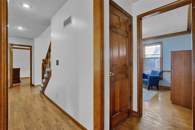 8020 N Flora Avenue, Kansas City, MO 64118
