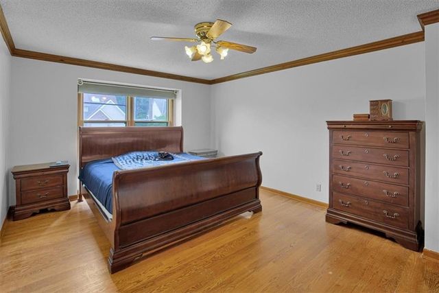8020 N Flora Avenue, Kansas City, MO 64118