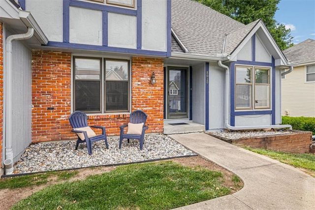 8020 N Flora Avenue, Kansas City, MO 64118