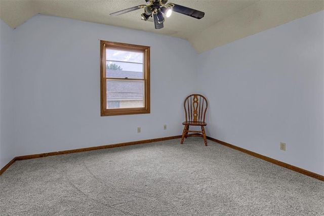 8020 N Flora Avenue, Kansas City, MO 64118