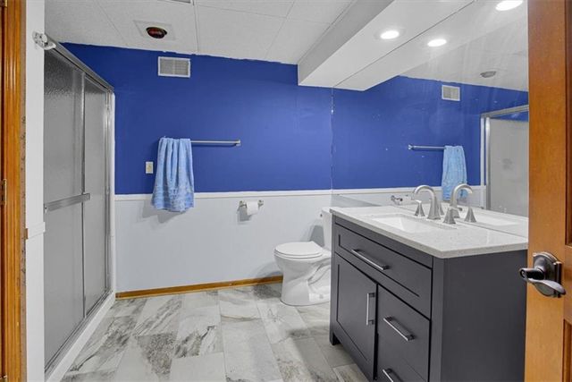 8020 N Flora Avenue, Kansas City, MO 64118