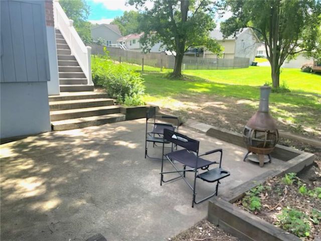 8020 N Flora Avenue, Kansas City, MO 64118