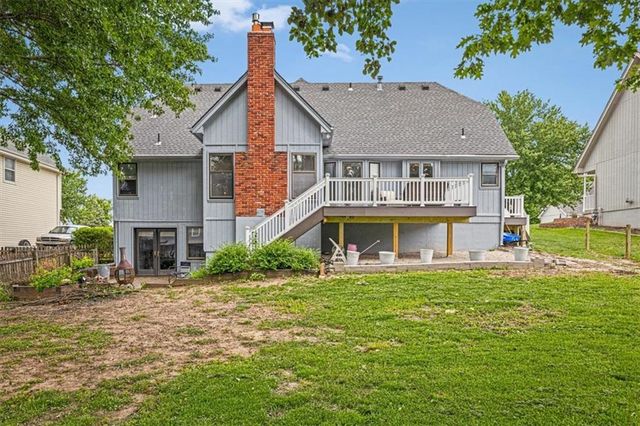 8020 N Flora Avenue, Kansas City, MO 64118