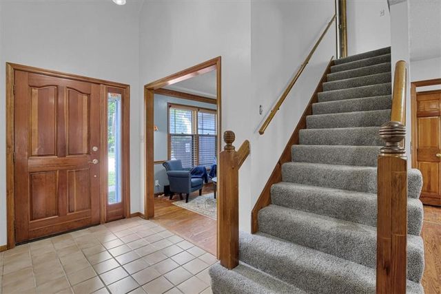 8020 N Flora Avenue, Kansas City, MO 64118
