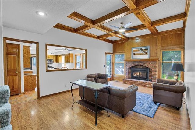 8020 N Flora Avenue, Kansas City, MO 64118