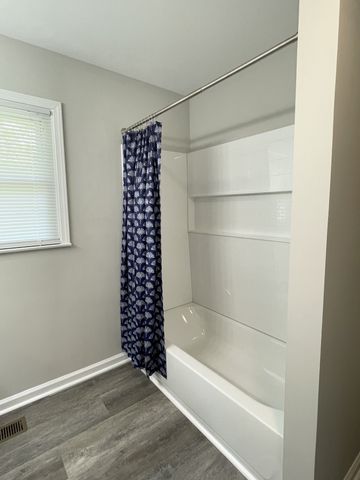 326 Valley View Rd, Dover, TN 37058