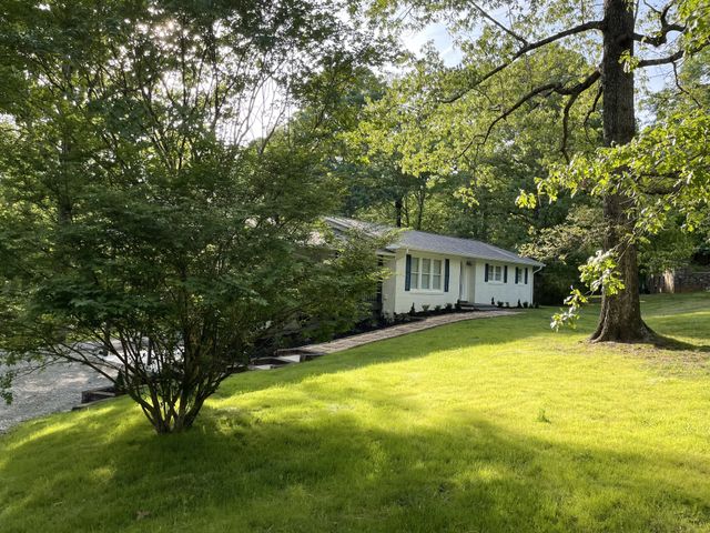 326 Valley View Rd, Dover, TN 37058