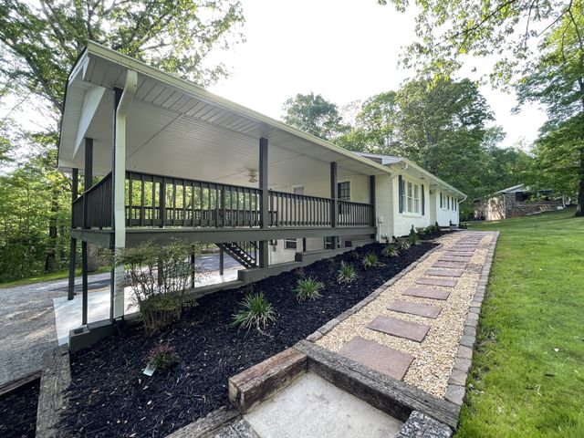 326 Valley View Rd, Dover, TN 37058