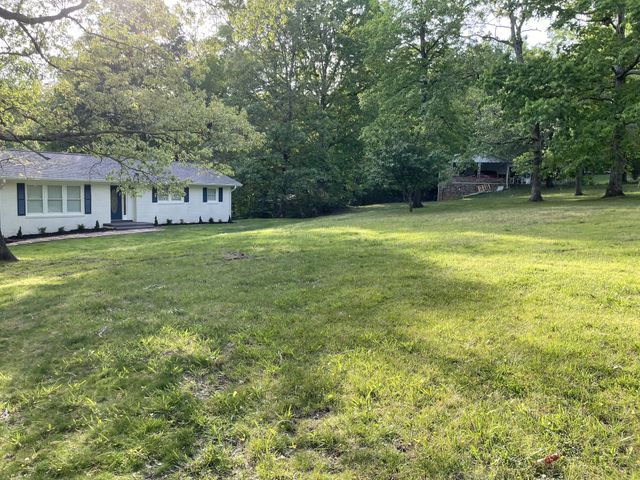 326 Valley View Rd, Dover, TN 37058