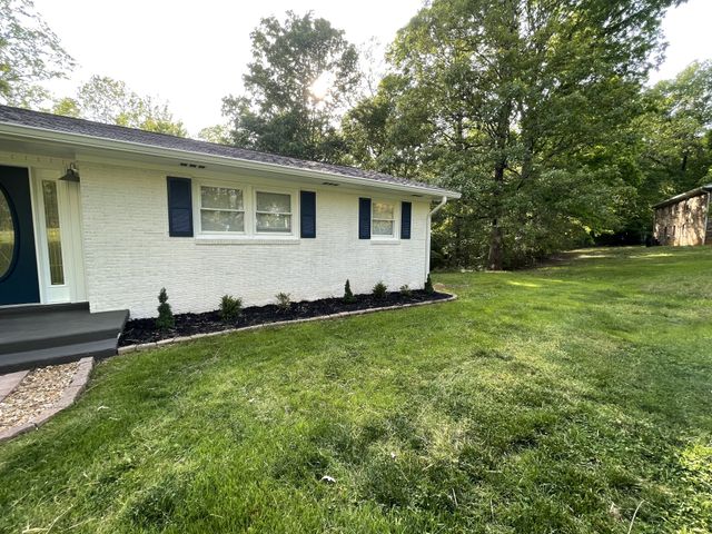 326 Valley View Rd, Dover, TN 37058