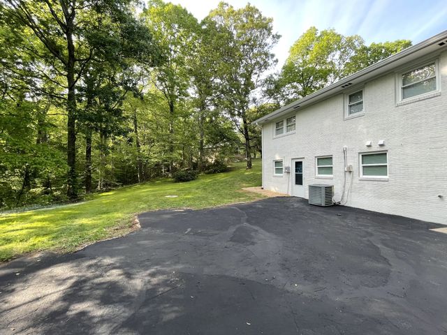 326 Valley View Rd, Dover, TN 37058
