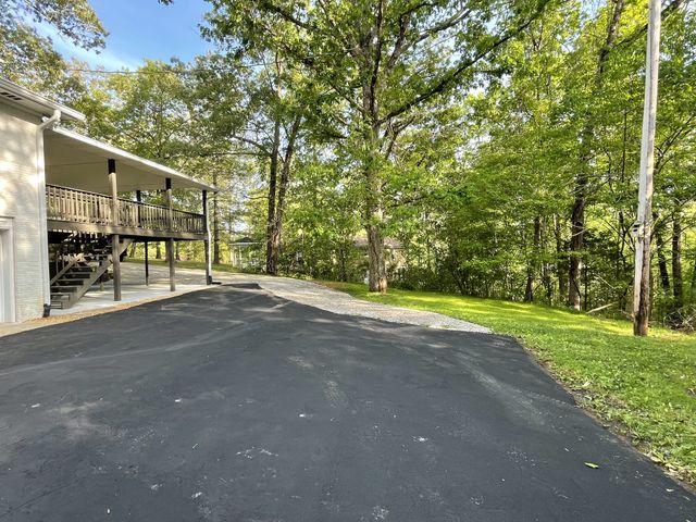 326 Valley View Rd, Dover, TN 37058