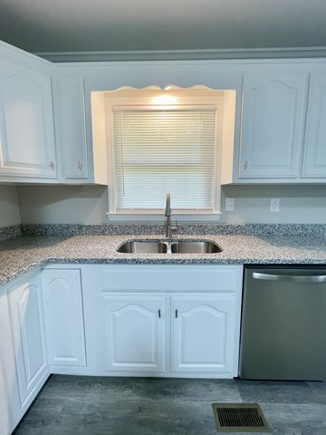 326 Valley View Rd, Dover, TN 37058