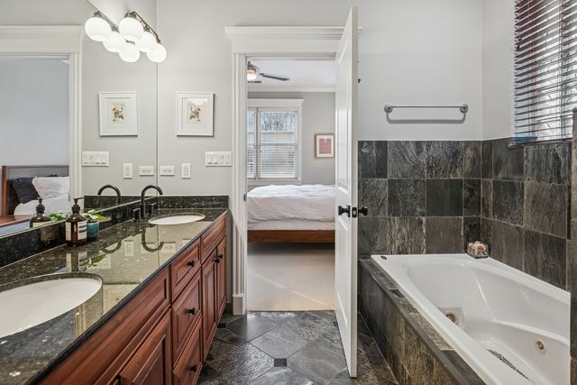 3248 N Kenmore Avenue 3, Chicago, IL 60657