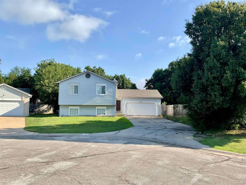 2538 N OLD MANOR CIR, Wichita, KS 67220