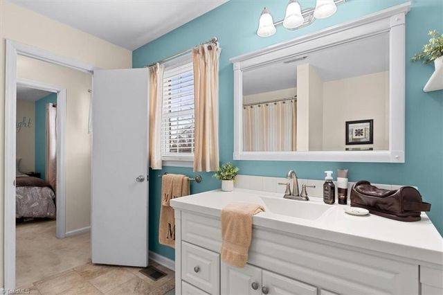 807 Gallant Court, Winston-salem, NC 27101