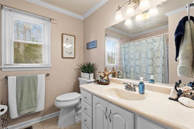 807 Gallant Court, Winston-salem, NC 27101