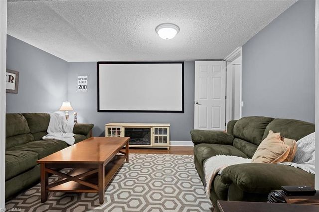 807 Gallant Court, Winston-salem, NC 27101